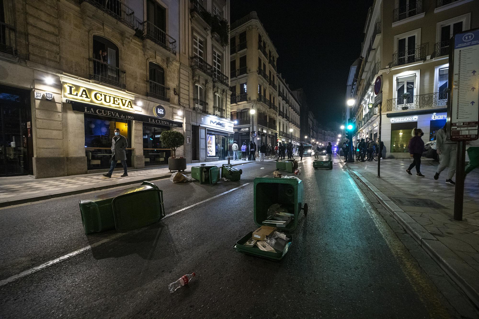 Barricadas en la manifestación de Granada por la encarcelamiento de Pablo Hasél - 12